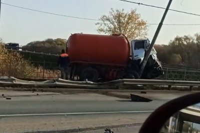 В Рязани на Северной окружной дороге столкнулись «МАЗ» и легковушка